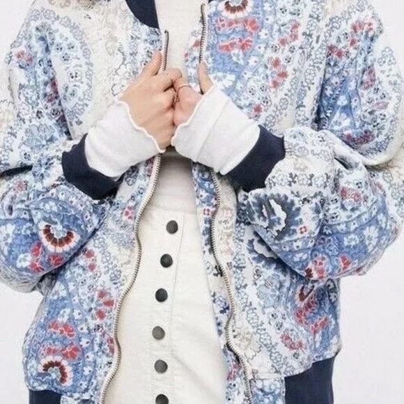 FREE PEOPLE FLORAL PAISLEY BOMBER STYLE JACKET!! Adorable! M - Picture 6 of 7